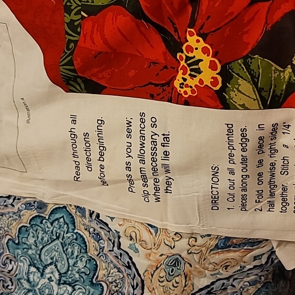 NWOT JoAnn Fabrics Easy Sew Apron Panel "Poinsettia" - Picture 7 of 7
